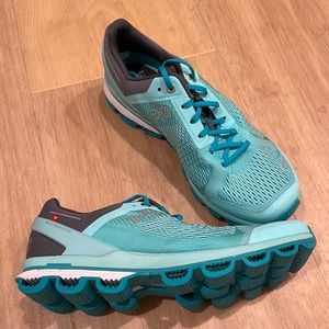 On Running Cloudsurfer Fountain/Azure, Women’s 6.5 - Worn Once, Like New